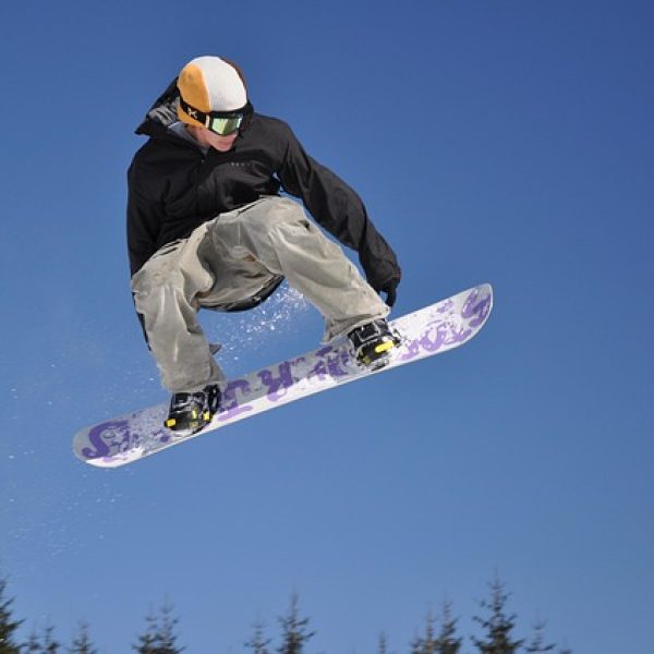 snowboarding-3176182_640